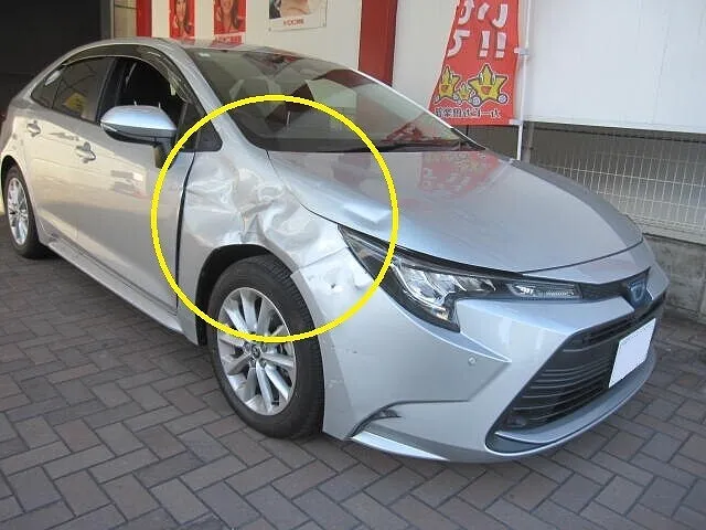 トヨタ カローラ 　フロントバンパー　フロントフェンダー　フロントドア　ヘッドライト交換│大阪市平野区　鈑金塗装　保険修理