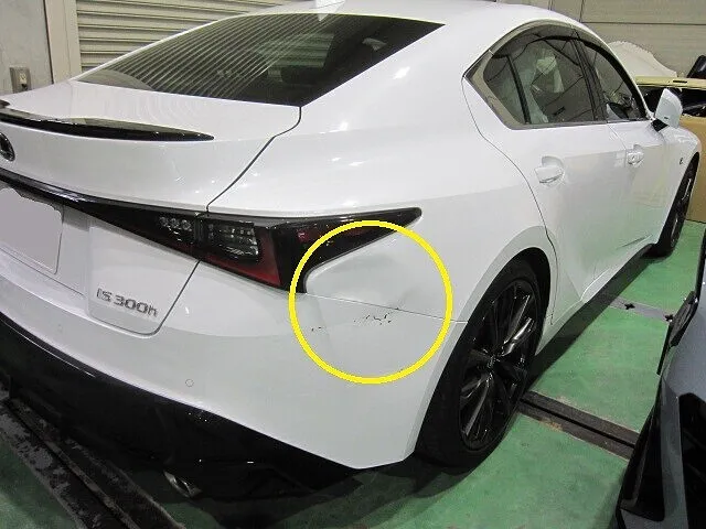 トヨタ レクサス ＩＳクォーターパネル リアバンパー　キズ・ヘコミ修理│大阪市平野区　鈑金塗装