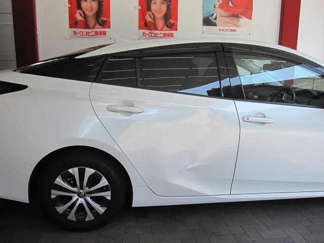 トヨタ プリウス　リアドア交換│大阪市平野区　鈑金塗装　保険修理