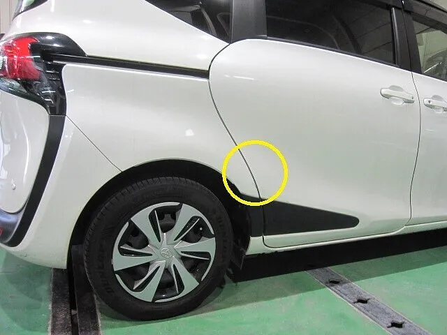 トヨタ シエンタ 左リアドア・左クォーター  キズヘコミ修理│大阪市平野区 鈑金塗装