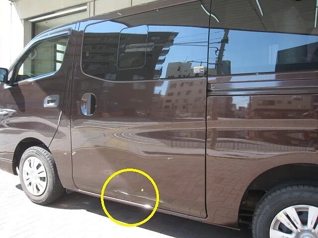日産　キャラバン　リアドア　キズ・ヘコミ修理　│大阪市平野区　鈑金塗装