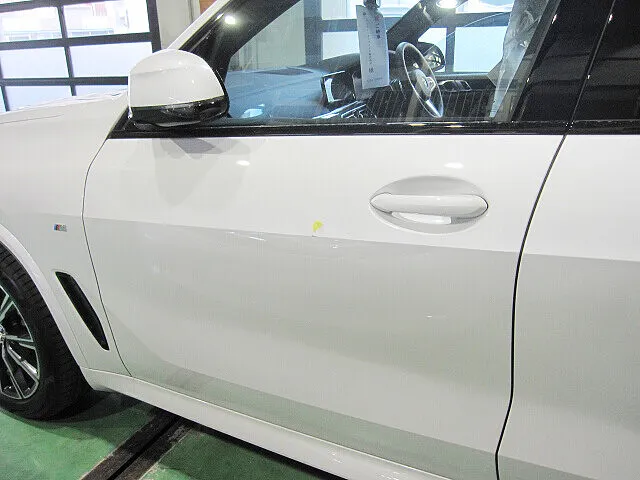 BMW X5　フロントドア　キズ・ヘコミ修理│大阪市平野区 鈑金塗装