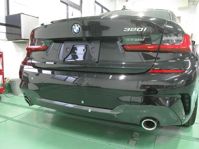 BMW 320i　リアバンパー　擦り傷修理　キズ・ヘコミ修理│大阪市平野区　鈑金塗装