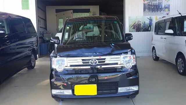 トヨタ　ピクシススペース　前周り損傷　ボンネット　バンパー　フェンダー　ヘッドライト　交換　岸和田より　カーサービスシンワ　