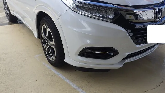 ホンダ　ヴェゼル　フロントスポイラー　キズ　鈑金塗装修理　泉大津市より　カーサービスシンワ
