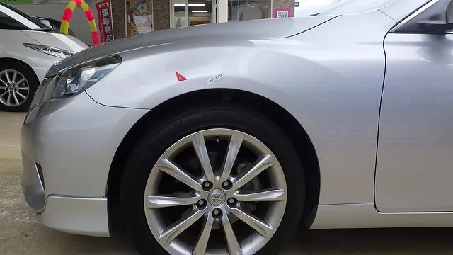 トヨタ　マークX　フェンダー　ヘコミ　鈑金塗装修理　泉佐野市より　カーサービスシンワ