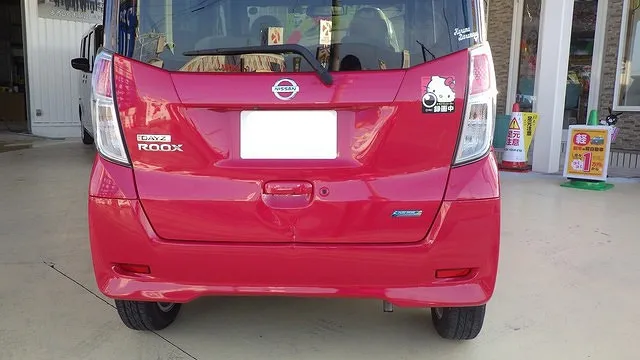 日産　デイズルークス　バックドア　リアバンパー　鈑金塗装修理　安心の仕上がり　泉南市より　カーサービスシンワ