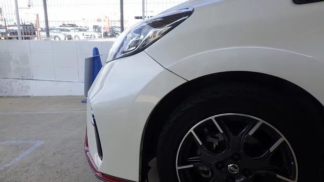 日産　ノート　フロントバンパー　バンパースポイラー　キズ　修理　大阪市より　カーサービスシンワ　