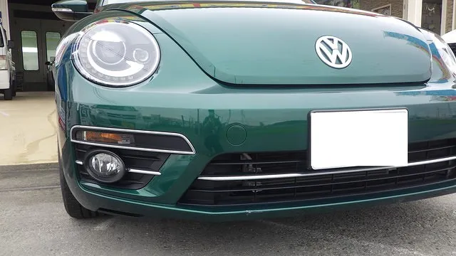 フォルクスワーゲン　ビートル　バンパー修理　鈑金　塗装　キズ　ヘコミ　車の傷　大阪　泉佐野　カーサービスシンワ　泉南市より