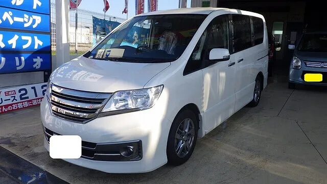 日産　セレナ　リアバンパー　左スライドマッドガード　キズヘコミ修理　鈑金塗装　泉南市のお客様　カーサービスシンワ