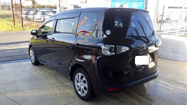 トヨタ　シエンタ　左側面　スライドドア　クォーター　キズヘコミ　車の傷　修理　泉佐野市のお客様　カーサービスシンワ