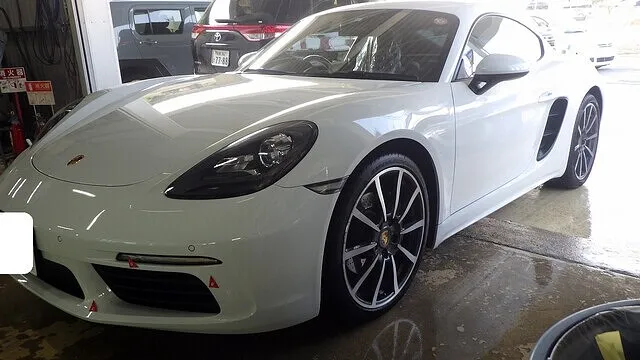 ポルシェ　フロントバンパー　キズ修理　岸和田市のお客様　カーサービスシンワ