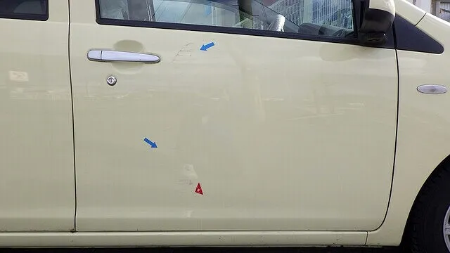 ダイハツ　ミライース　運転席のドア　キズヘコミ　鈑金塗装修理　泉南市のお客様　カーサービスシンワ