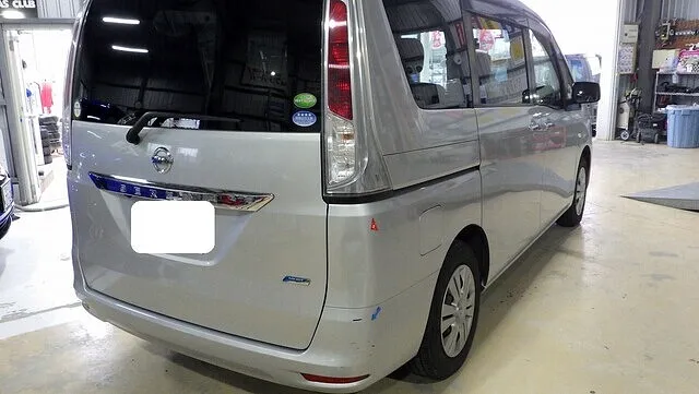 日産　セレナ　右後ろキズヘコミ　鈑金塗装修理　泉佐野市のお客様　カーサービスシンワ
