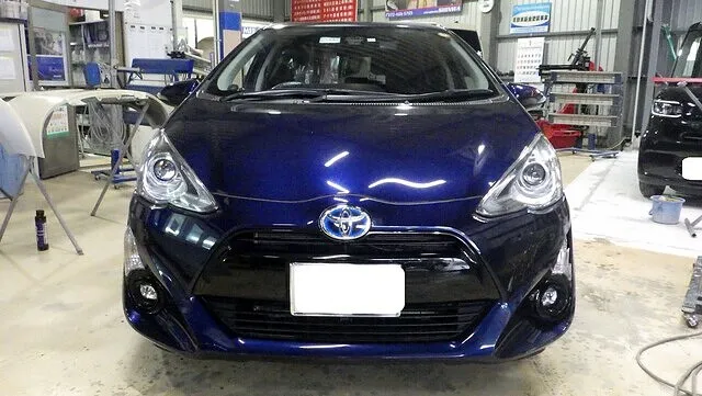 トヨタ　アクア　フロントバンパー　キズ　交換修理　高石市のお客様　カーサービスシンワ