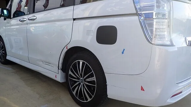ホンダ　ステップワゴン　左後ろ　サイドスポイラー　クォーターパネル　リアバンパー　キズヘコミ修理　スライドドア　交換　岸和田市のお客様　カーサービスシンワ