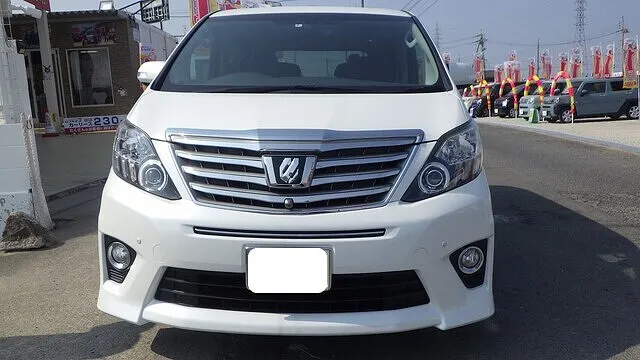 トヨタ　アルファード　フロントバンパーこすってしまった　キズ修理　安くて丁寧！！　泉佐野市のお客様　カーサービスシンワ