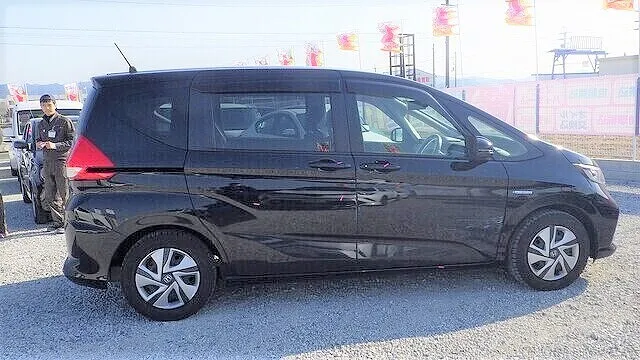 ホンダ　フリード　右側面　キズヘコミ　サイドミラー　ドア　　交換　丁寧、安心　和歌山県橋本市のお客様　カーサービスシンワ