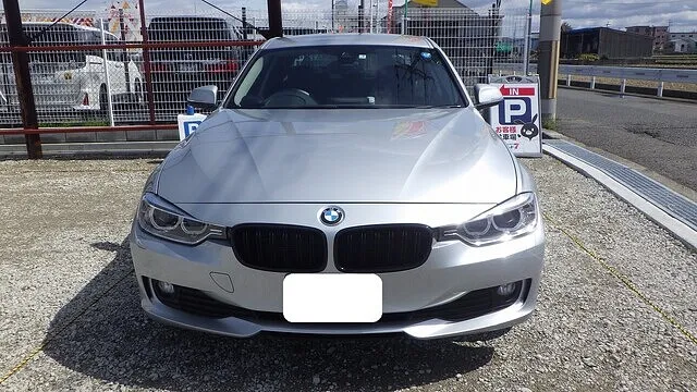 BMW　フロントバンパー　リアバンパー　キズ消し　修理　格安　丁寧　修理方法　和泉市のお客様　カーサービスシンワ