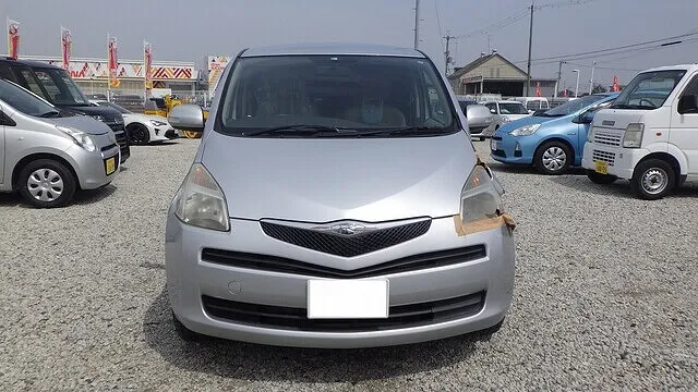 トヨタ　ラクティス　車検事例　プラグ交換、エアエレメント交換、マフラー修理　大阪府泉佐野市