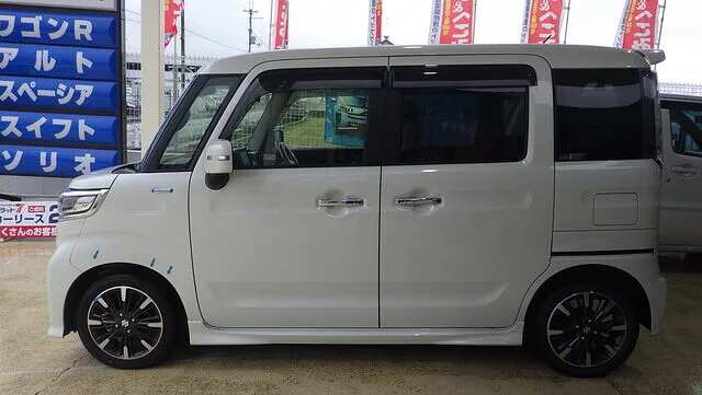 スズキ　スペーシアカスタム　和歌山から　保険修理　駐車中　当てられた　キズ　ヘコミ　修理　鈑金塗装　泉佐野