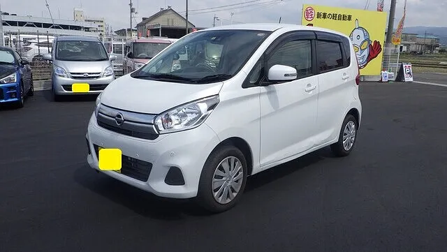 ニッサン　デイズ　泉南市から　ブロックに擦った　キズ　ヘコミ　板金塗装　修理　安く　綺麗に　泉佐野　カーサービスシンワ