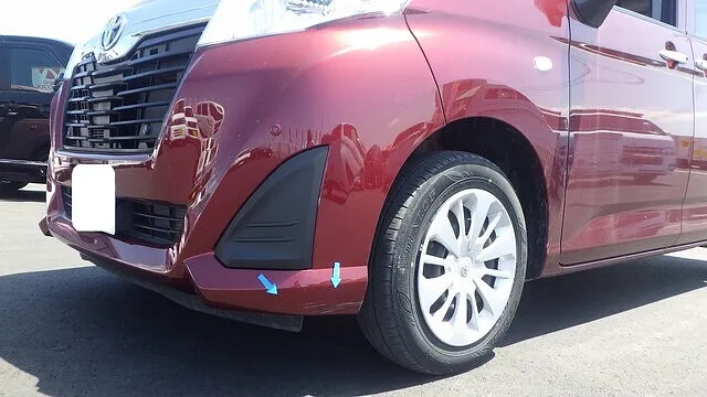 トヨタ　ルーミー　ゲートスポイラー　フロントバンパー　キズヘコミ修理　車のキズ　修理方法　泉南市のお客様　カーサービスシンワ
