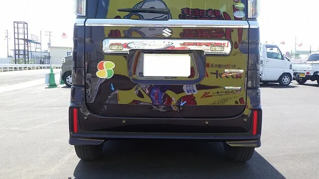 スズキ　スペーシアカスタム　バックドア　リアバンパー　ヘコミキズ　車のキズ修理　泉南市のお客様　カーサービスシンワ