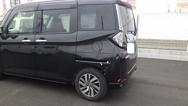 トヨタ　ルーミー　左クォーター　ヘコミ　リアバンパー　キズ　鈑金塗装修理　格安　カーサービスシンワ