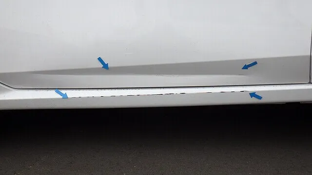 日産　オーラ　左フロントドア　スポイラー　キズヘコミ修理　車修理　板金塗装　泉南市のお客様　カーサービスシンワ