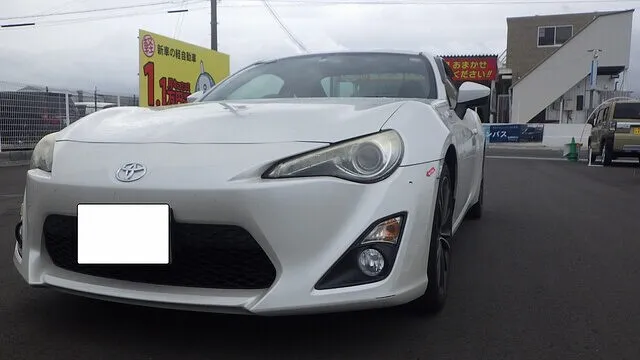 トヨタ　８６　フロントバンパー　修理　鈑金塗装　擦りキズ　泉佐野　カーサービスシンワ　　