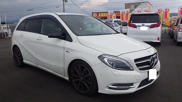ベンツ　Bクラス　鈑金塗装　キズヘコミ　運転席ドア　修理　泉佐野市　カーサービスシンワ
