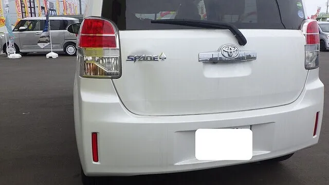 トヨタ　スペイド　リアバンパー　バックドア　ヘコミ変形　鈑金塗装　車修理　泉大津市のお客様　カーサービスシンワ　泉佐野市