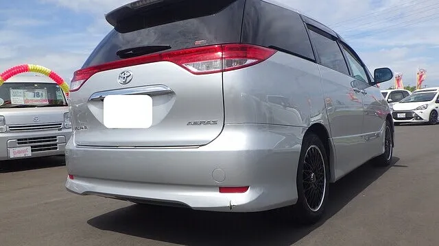 トヨタ　エスティマ　リアバンパー　キズ修理　パテ修理　車修理　泉佐野市のお客様　カーサービスシンワ　