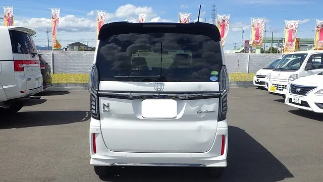ホンダ　N-BOX　バックドア　ゲート　リアバンパー　ヘコミキズ修理　交換修理　泉南市のお客様　カーサービスシンワ　　