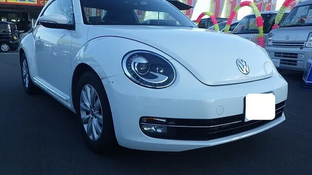 ワーゲン　ビートル　フロントバンパー　キズ修理　泉大津市のお客様　車のキズ修理　カーサービスシンワ