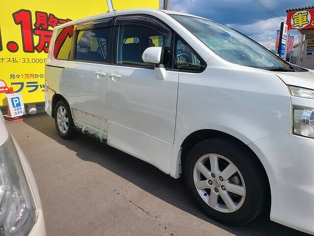 トヨタ　ヴォクシー　左側面　ヘコミキズ　リサイクル交換　板金塗装修理　泉佐野市　カーサービスシンワ
