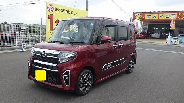 ダイハツ　タント　フロントバンパー　フェンダー　フロントドア　キズ修理　車修理　貝塚市のお客様　カーサービスシンワ