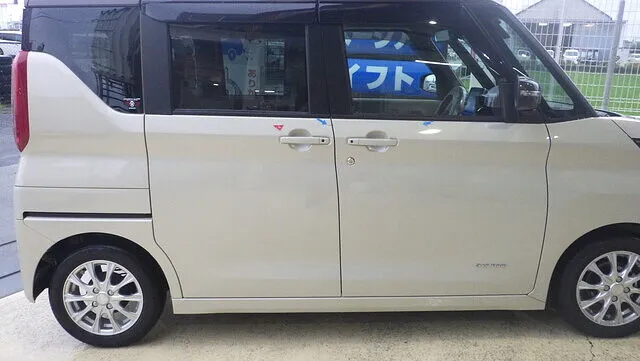 日産　デイズルークス　右ドア　ヘコミ修理　車修理　鈑金塗装修理　泉佐野市のお客様　カーサービスシンワ