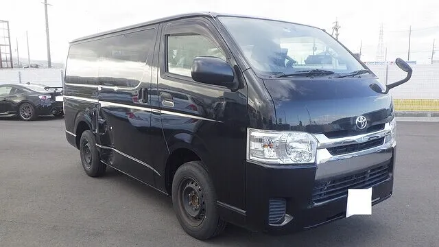 トヨタ　ハイエース　鈑金修理　右スライドドア　右クォーターパネル　泉佐野市　泉南市　阪南市　田尻町　貝塚市　岸和田市　熊取町　カーサービスシンワ