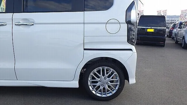 ホンダ　NBOXカスタム　鈑金塗装　修理　キズヘコミ　左クォーター　安く　綺麗に　泉大津市から　泉佐野　カーサービスシンワ　