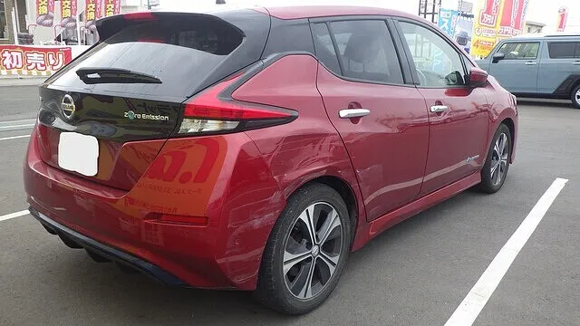 日産　リーフ　鈑金塗装　右側　運転席側　リアドア　リアフェンダー　リアバンパー　修理　自費修理　見積り　泉佐野　カーサービスシンワ