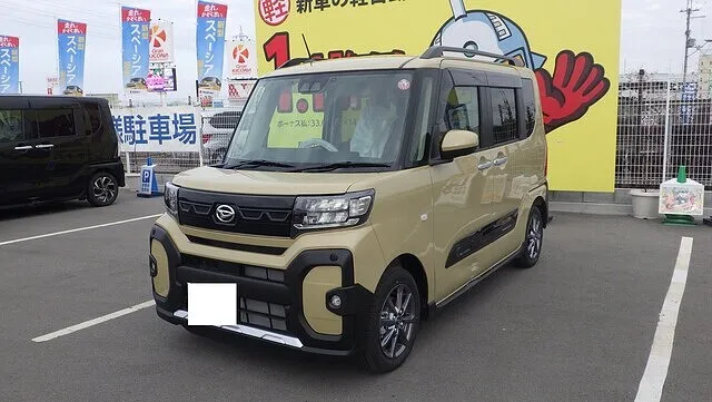 ダイハツ　タント ファンクロス　鈑金塗装　左フロントドア　左スポイラーキズヘコミ　鈑金塗装　泉州鈑金塗装　泉佐野市　泉大津市　貝塚市　岸和田市　泉南市　阪南市 泉南郡　堺市　