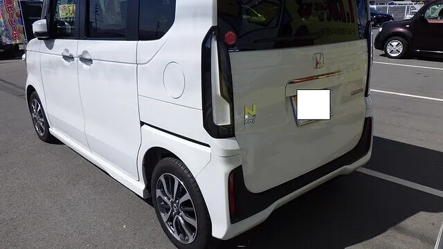 ホンダ　N-BOX　リアバンパー鈑金塗装