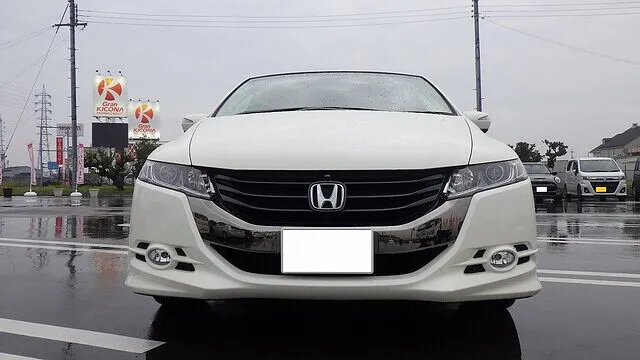 ホンダ　オデッセイ　フロントバンパー　補修塗装修理　泉大津市より　