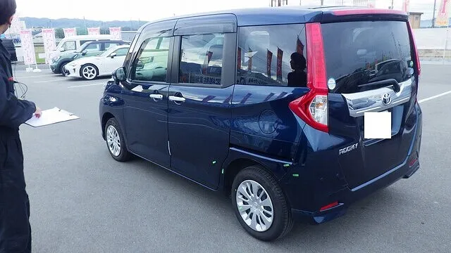 トヨタ　ルーミー　左側面　事故修理　車両保険　指定工場のシンワ　