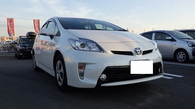 プリウス　停車中にあてられた被害者　保険会社指定工場　シンワ