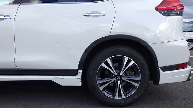 日産　エクストレイル　凹みそのままでの塗装修理　岸和田市より