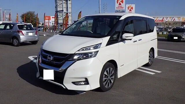 日産　セレナ　鈑金塗装修理　フロントバンパー　左フロントフェンダー　泉佐野市　貝塚市　泉南市　阪南市　熊取町　田尻町　カーサービスシンワ