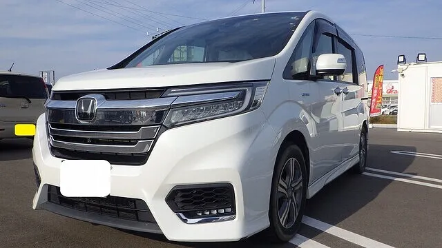 ホンダ　ステップワゴン　左クォーター　左リアドア　鈑金塗装　修理